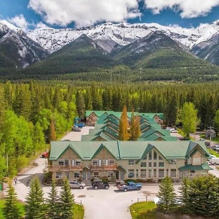 Banff Wood Lodge 坎莫尔 外观 照片