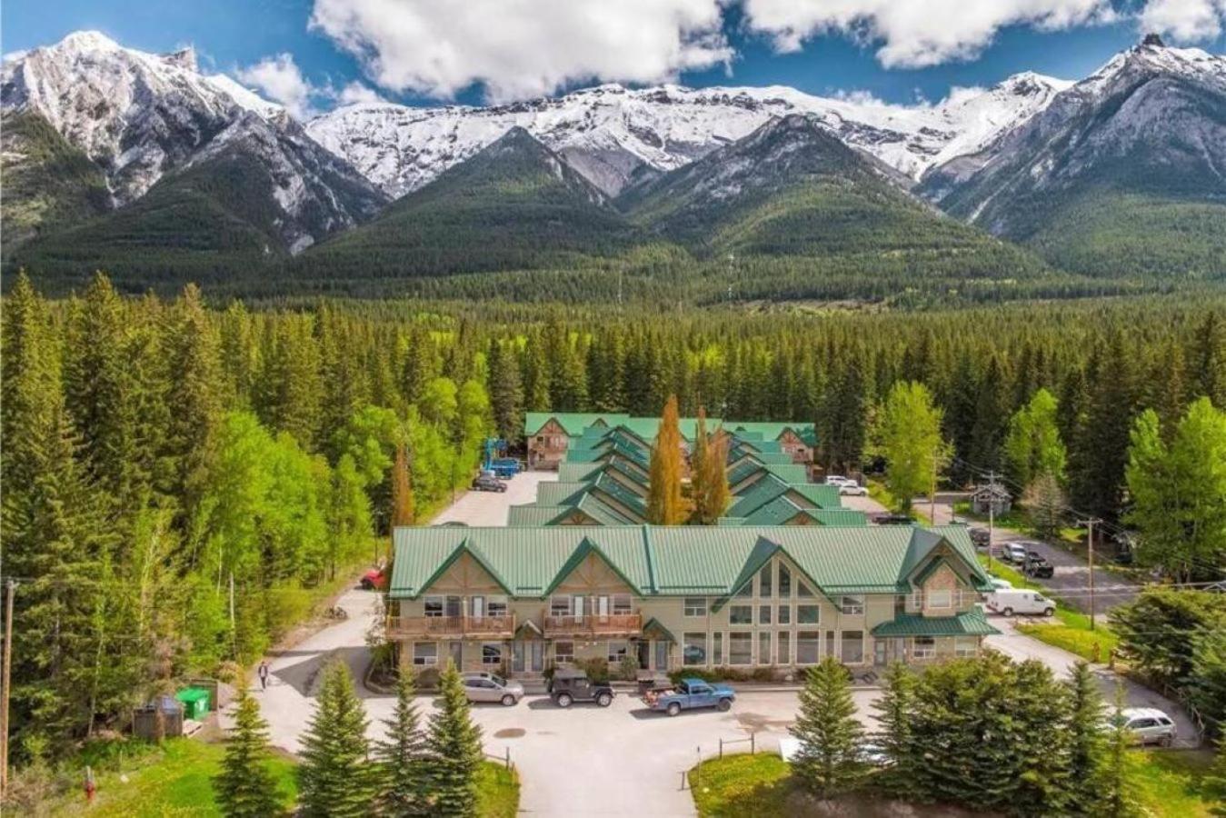 Banff Wood Lodge 坎莫尔 外观 照片