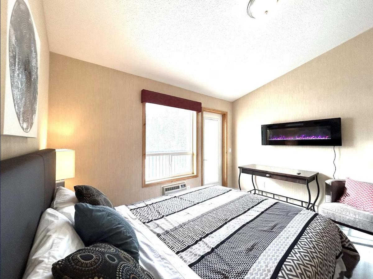 Banff Wood Lodge 坎莫尔 外观 照片