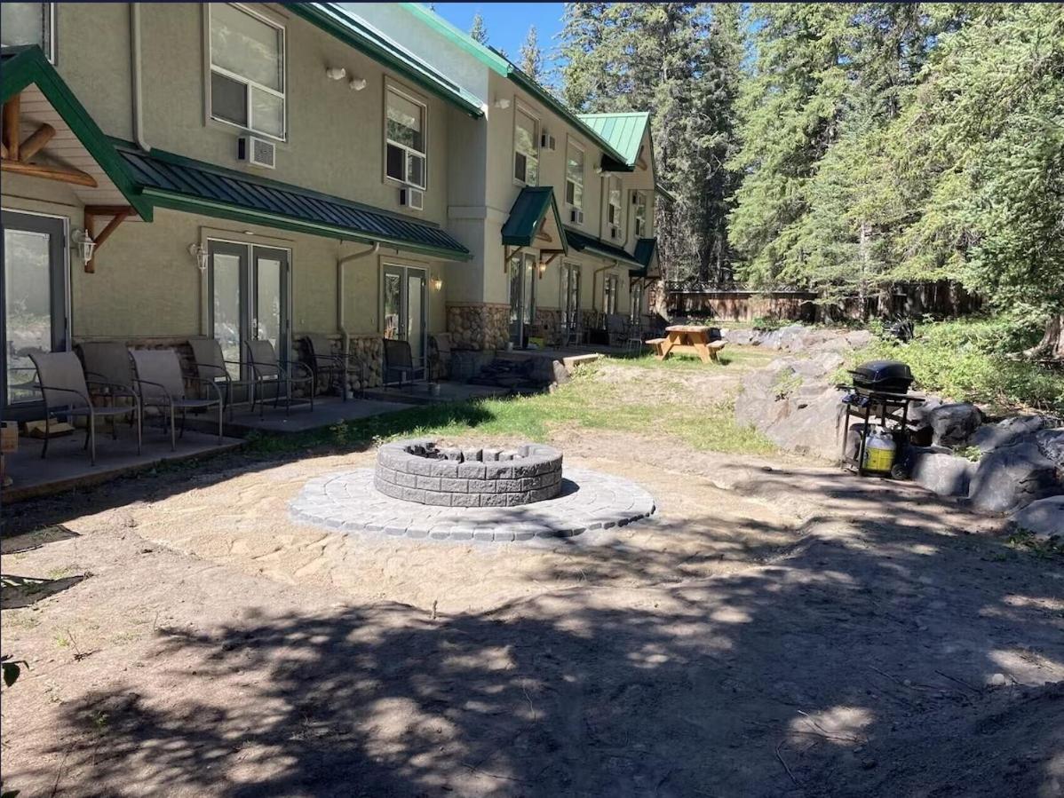 Banff Wood Lodge 坎莫尔 外观 照片
