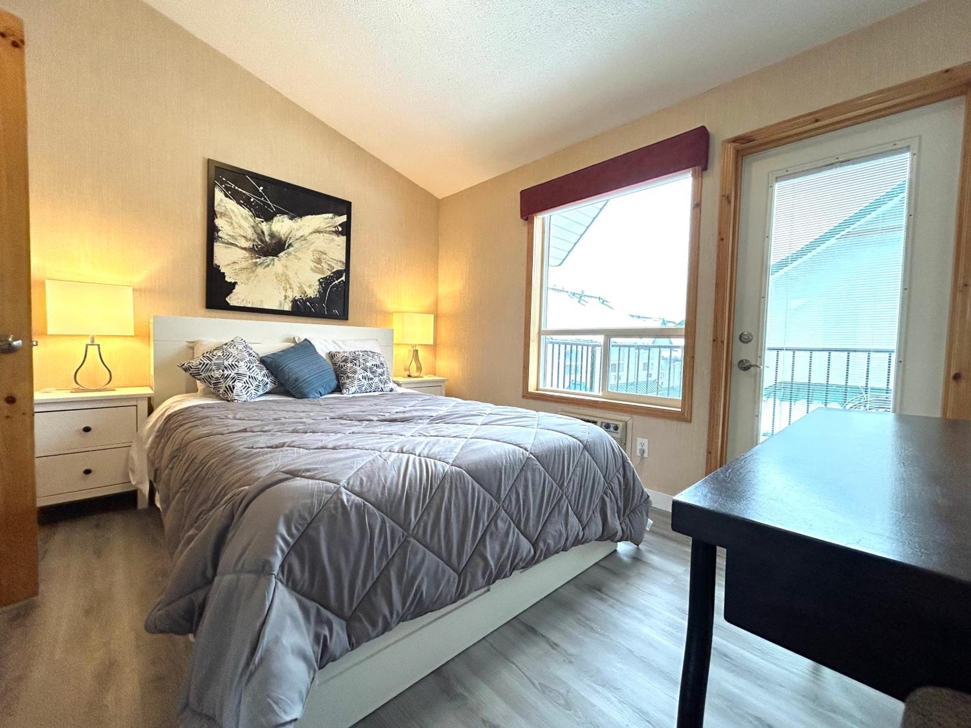 Banff Wood Lodge 坎莫尔 外观 照片