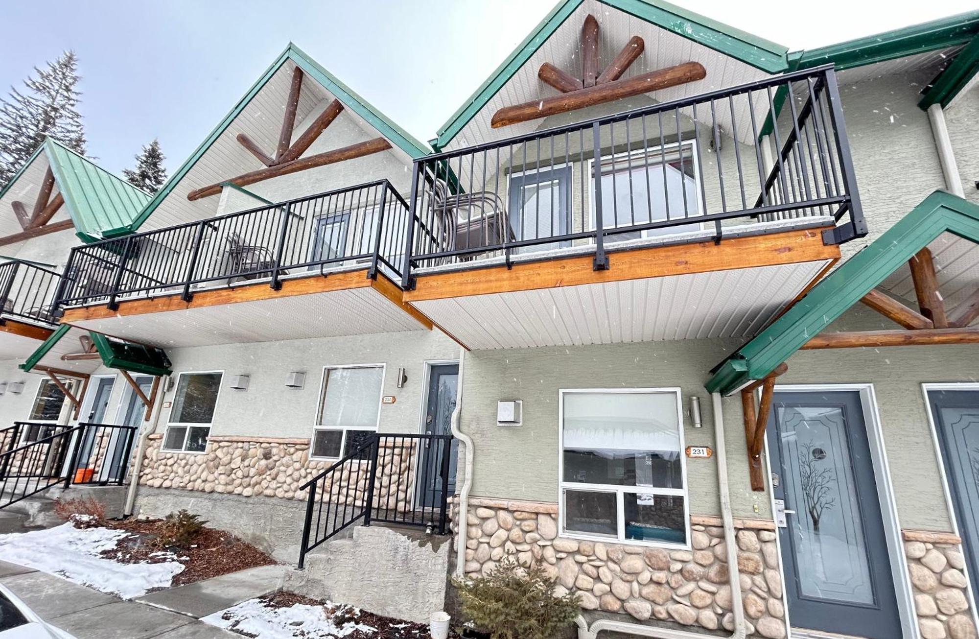 Banff Wood Lodge 坎莫尔 外观 照片