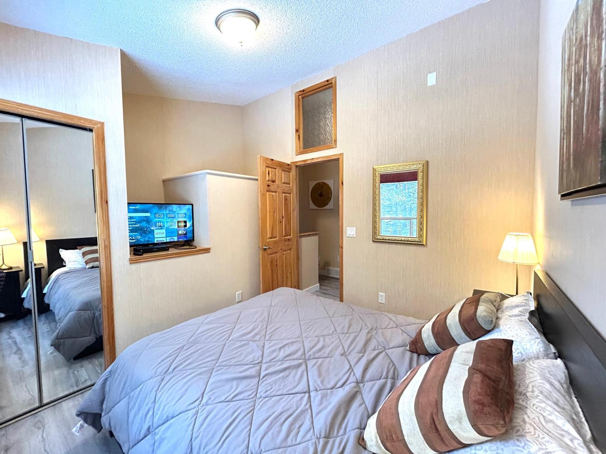 Banff Wood Lodge 坎莫尔 外观 照片
