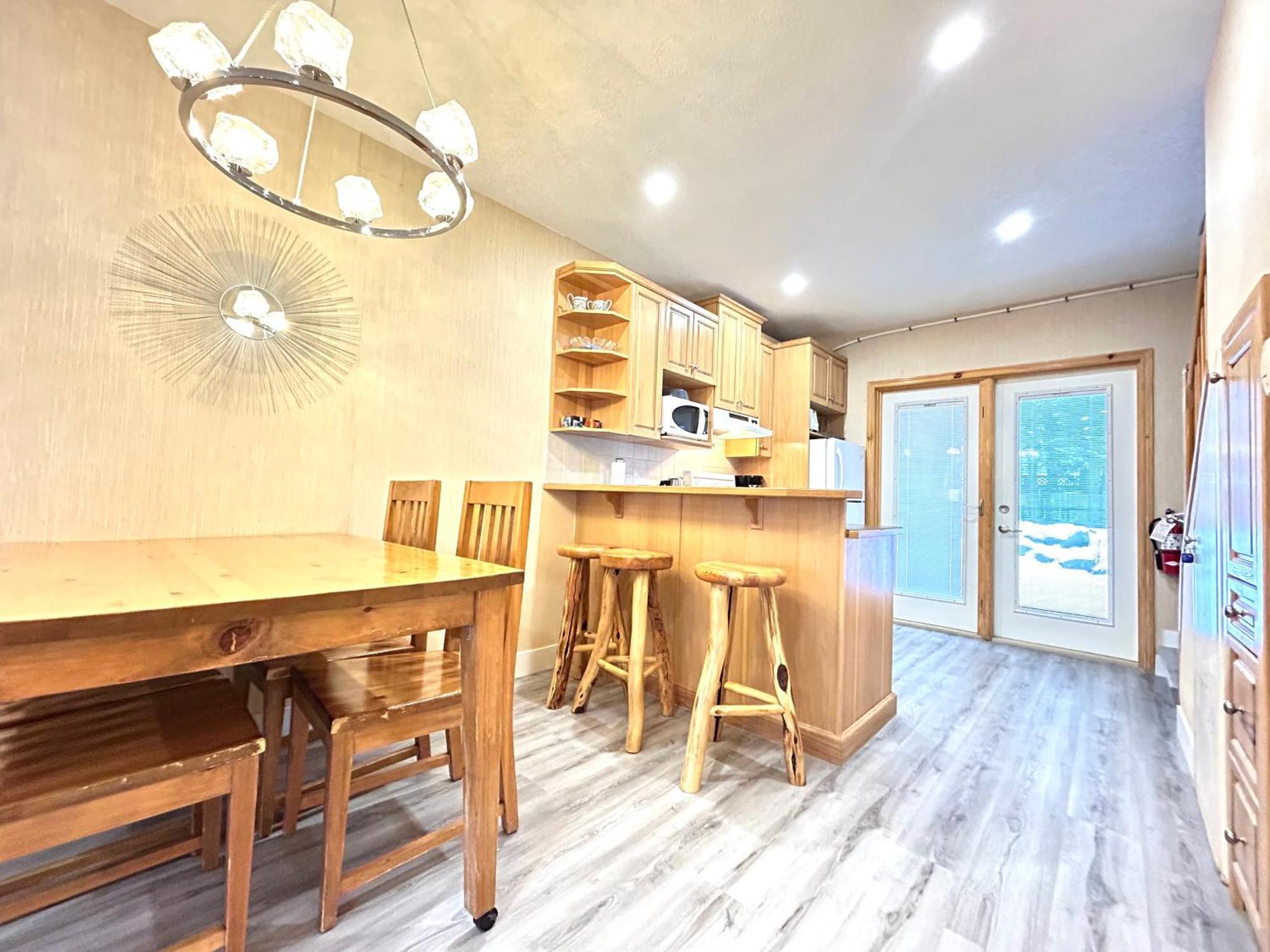 Banff Wood Lodge 坎莫尔 外观 照片