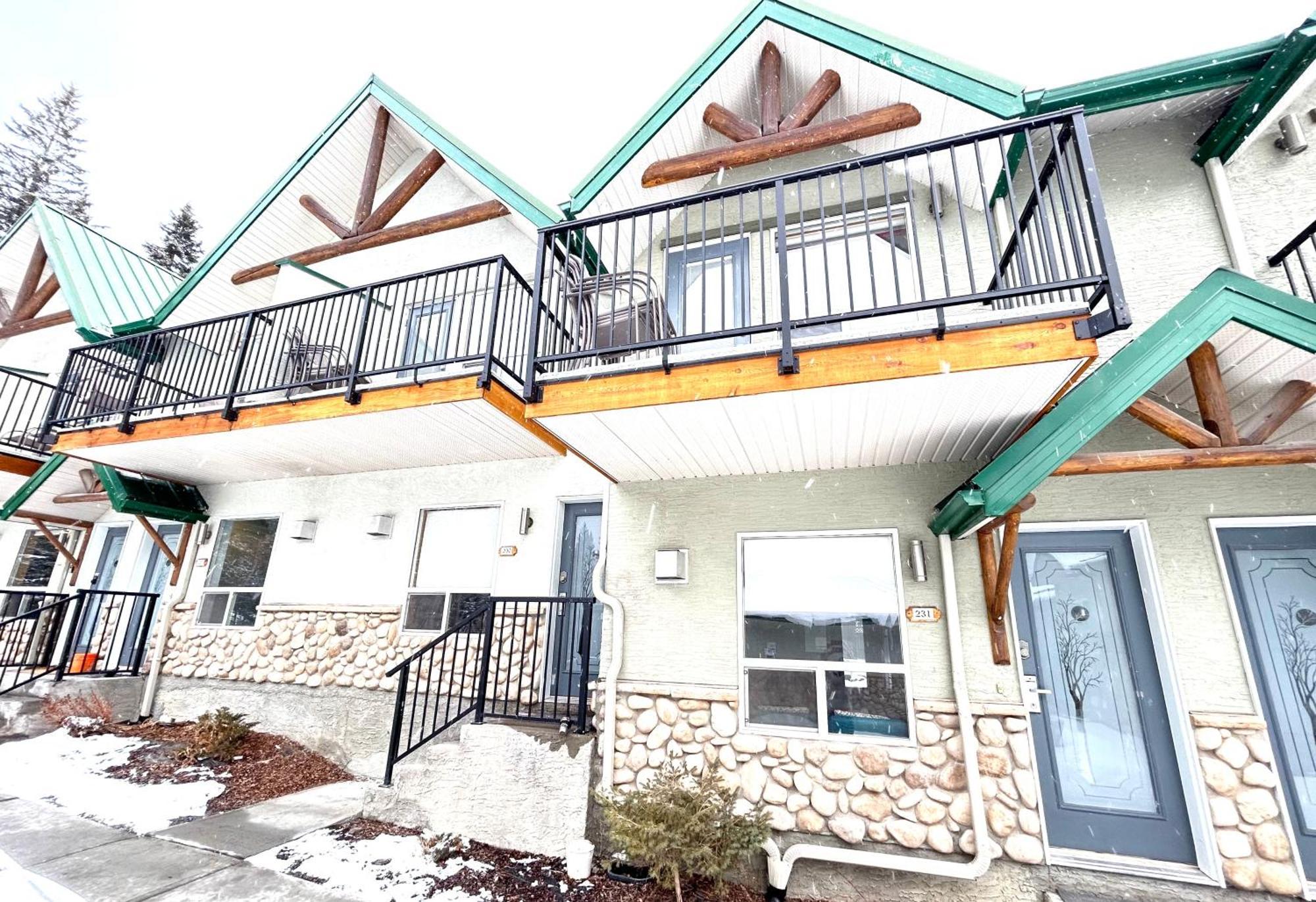 Banff Wood Lodge 坎莫尔 外观 照片