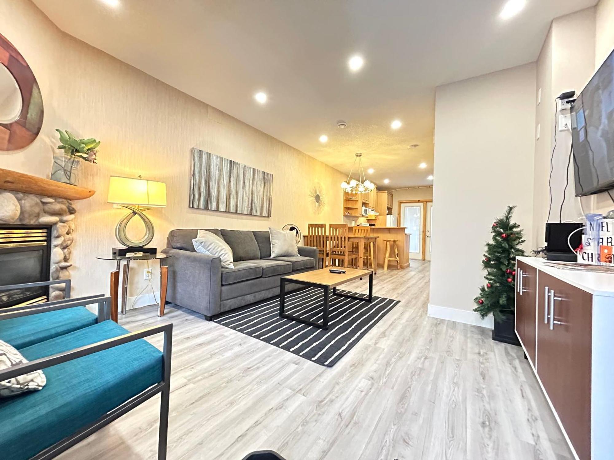 Banff Wood Lodge 坎莫尔 外观 照片