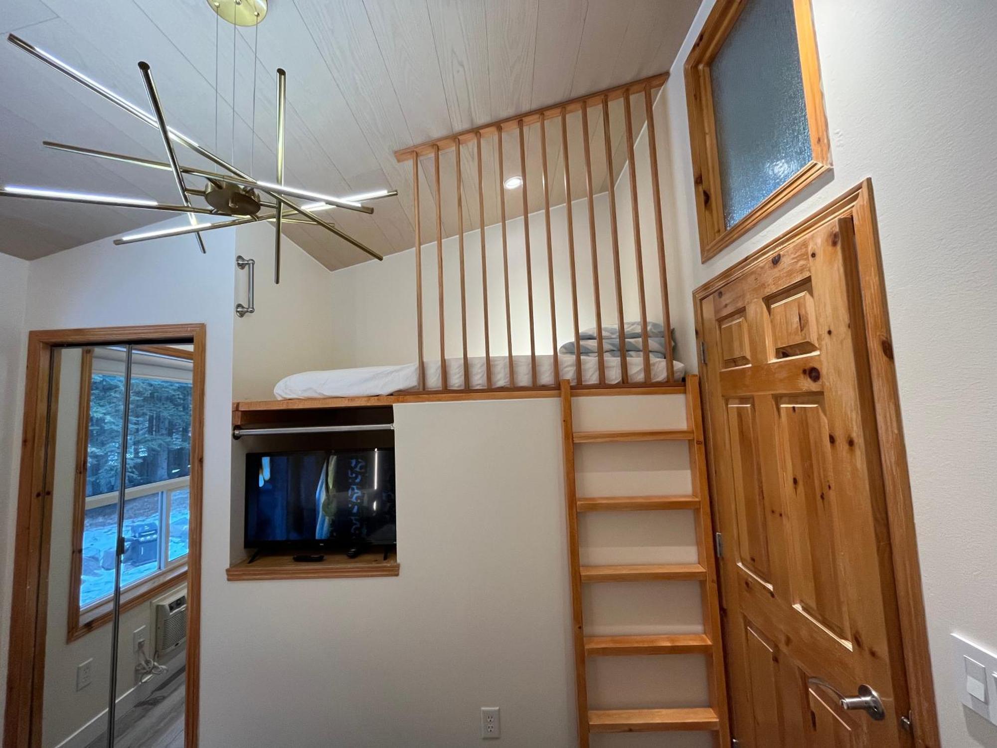 Banff Wood Lodge 坎莫尔 外观 照片