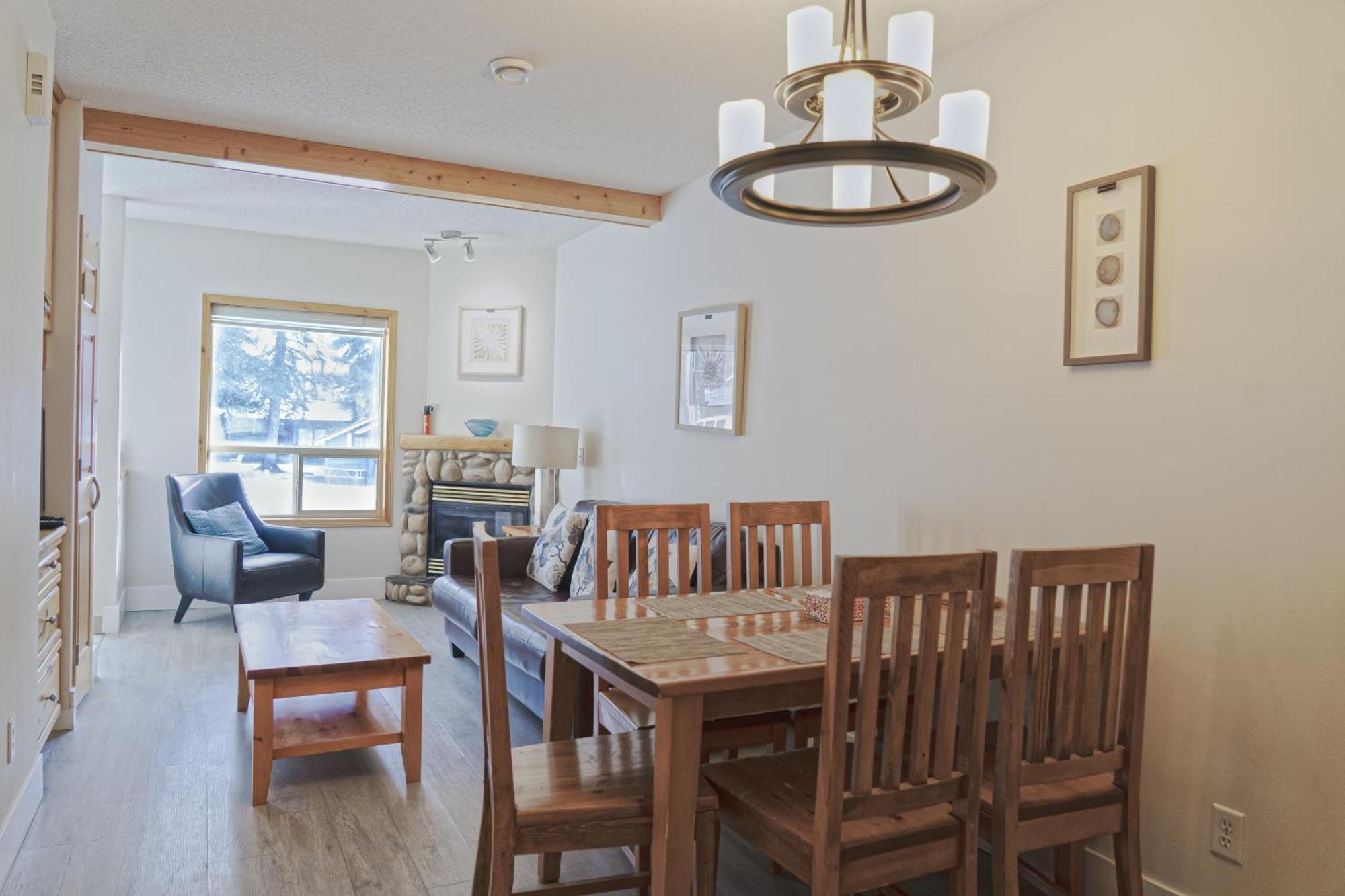 Banff Wood Lodge 坎莫尔 外观 照片