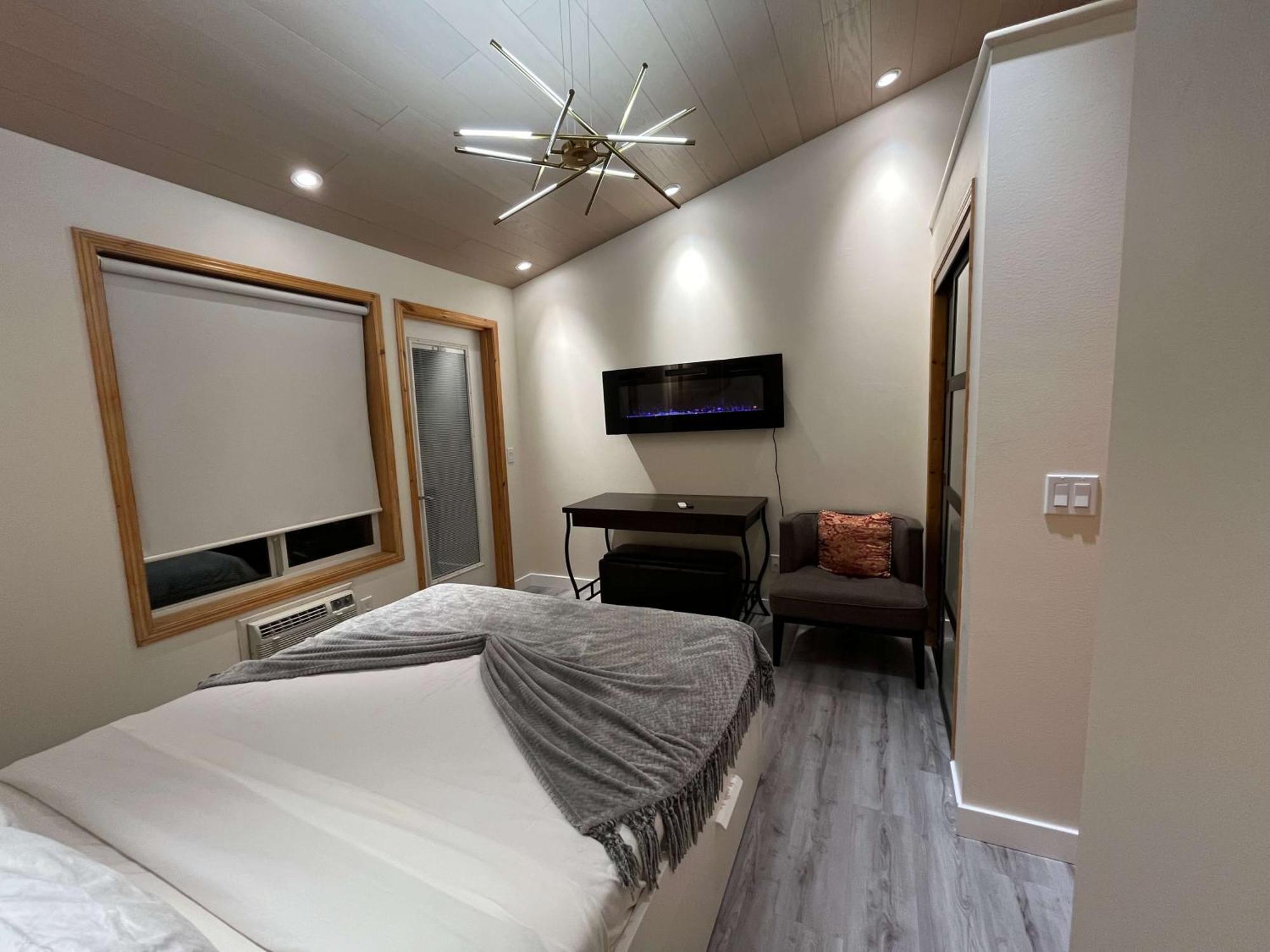 Banff Wood Lodge 坎莫尔 外观 照片