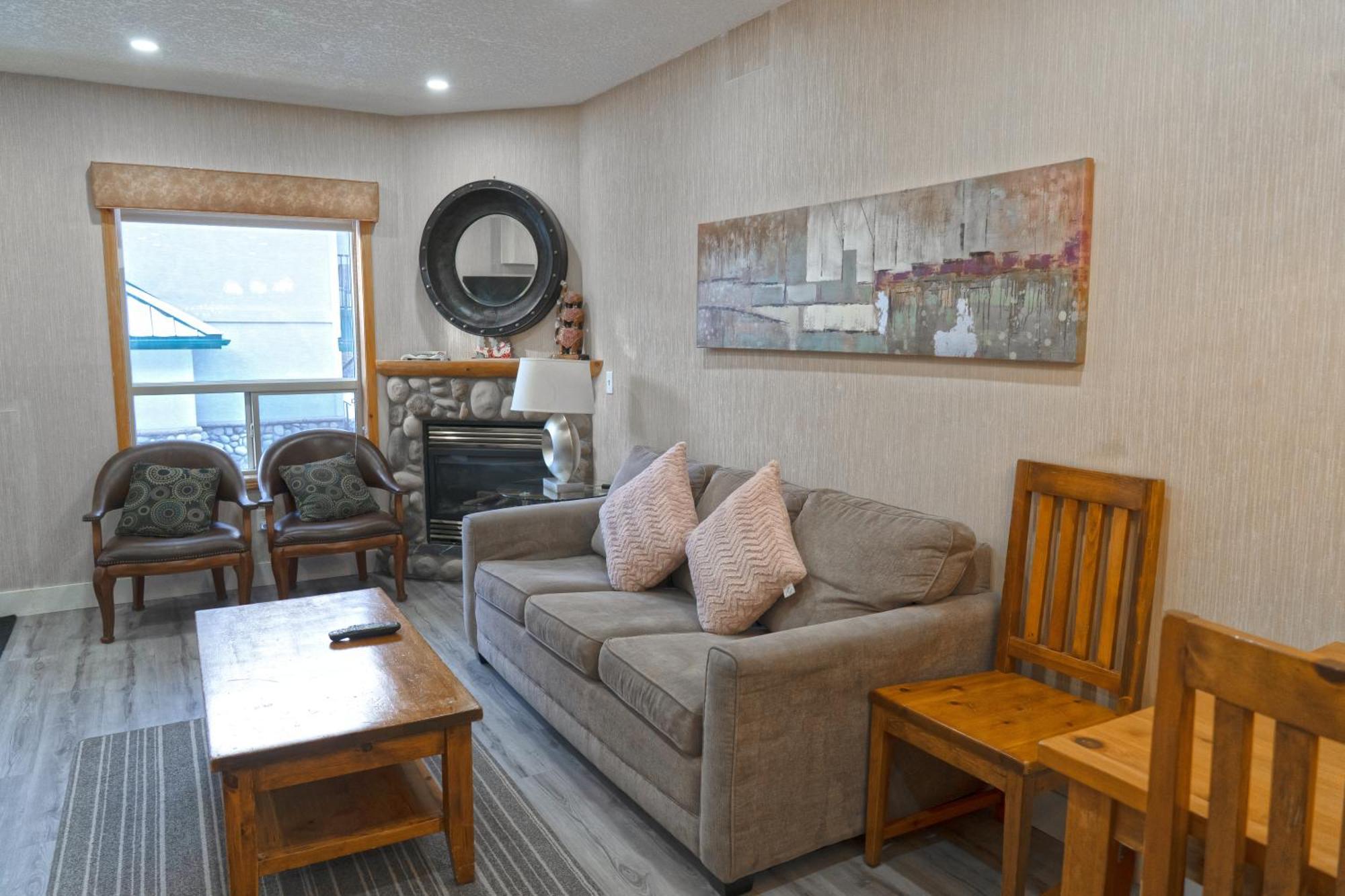 Banff Wood Lodge 坎莫尔 外观 照片