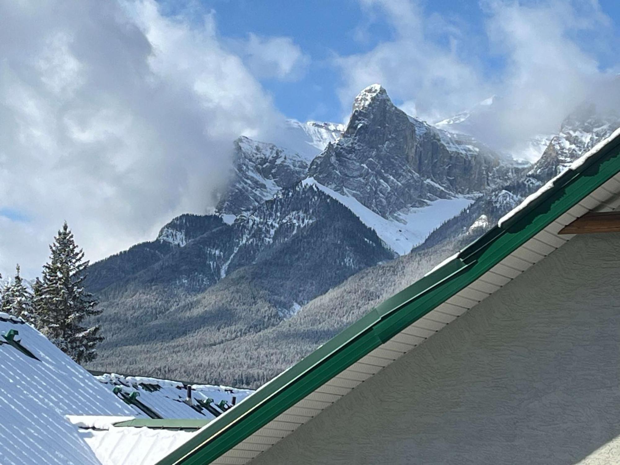 Banff Wood Lodge 坎莫尔 外观 照片
