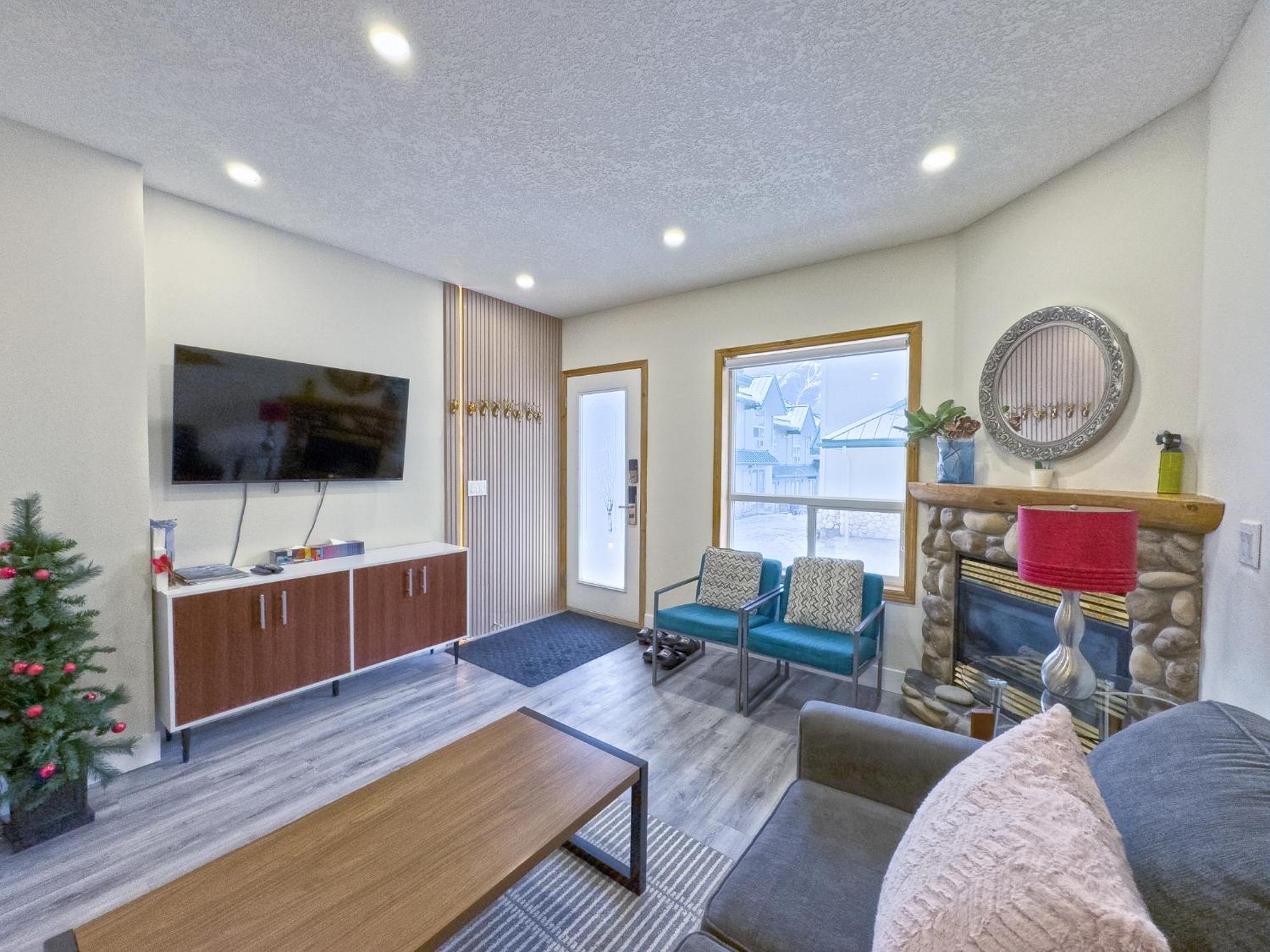 Banff Wood Lodge 坎莫尔 外观 照片